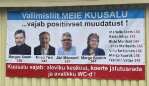 Valimisplakat eesti keeles pealkirjaga 'Valimisliit MEIE KUUSALU ...vajab positiivset muudatust !. Plakatil on kujutatud nelja kandidaati halvasti lõigatud ja ebaesteetiliste fotodega. Alumisel ribal on tekst: 'Kuusalu vajab: aleviku keskust, koerte jalutusrada ja avalikku WC-d !