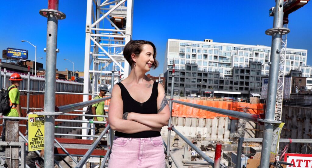 Pilt Leslie Kernist ehitusplatsil