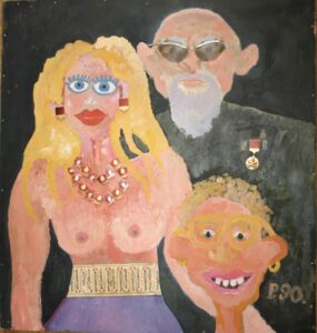 Paavo Kanguri "Püha perekond" (1990). Taustal mees vormiriides, tema ees palja ülakehaga meigitud naine ja ees riietatud poeg.